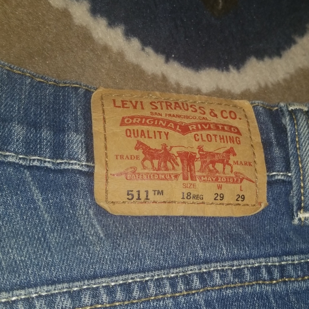 Levi's - Picture 2 of 4